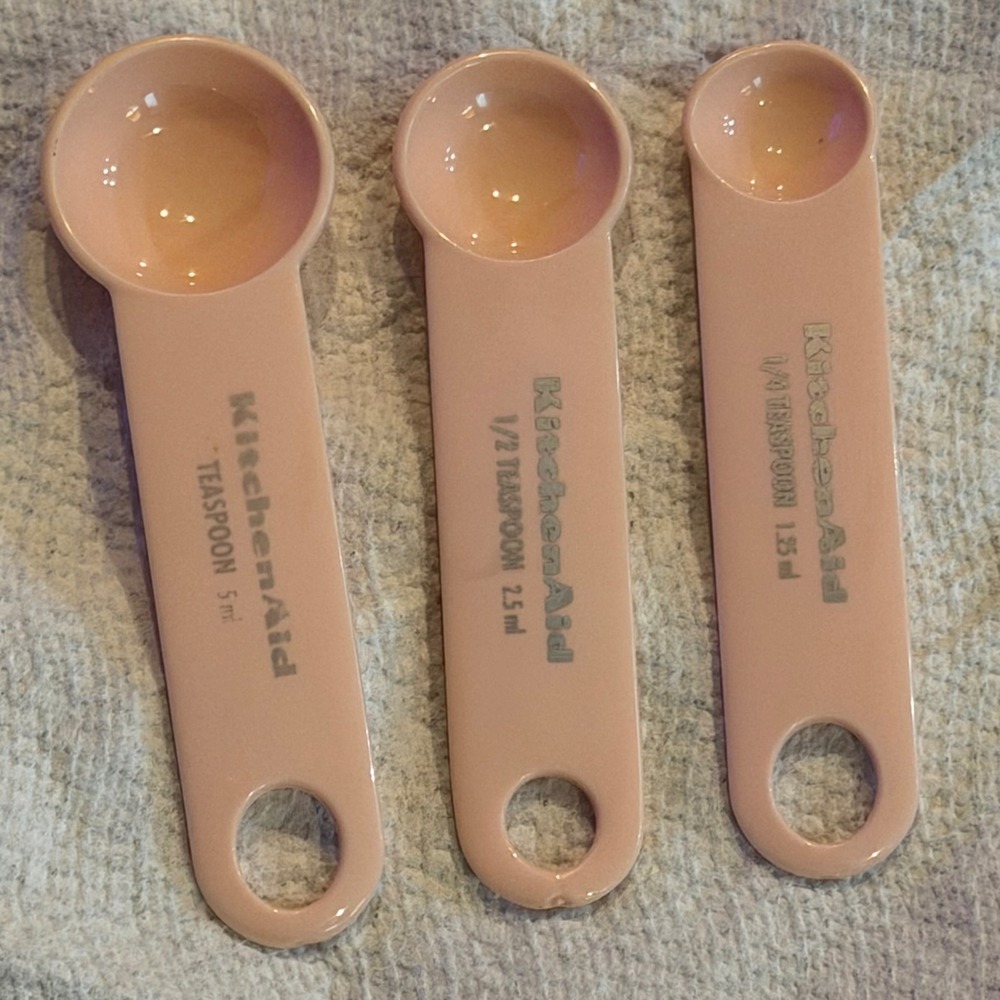 KitchenAid Measuring Spoons Set of 3 Pink Plastic 1 tsp 1/2 tsp 1/4 tsp Baking